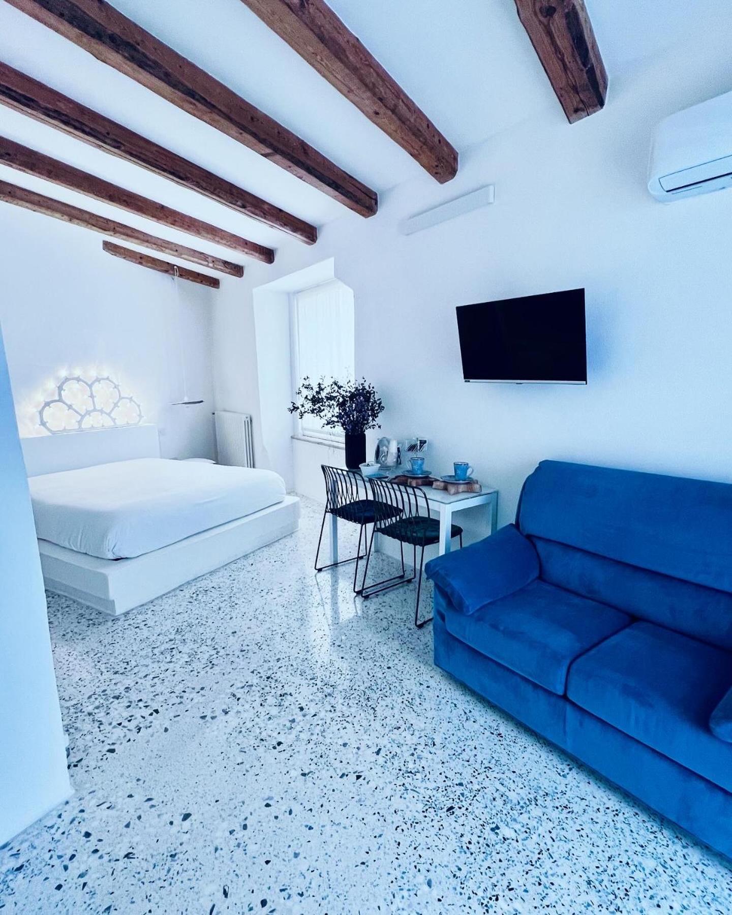 אקואוויווה דלה פונטי Hydria Guest House Art Gallery מראה חיצוני תמונה