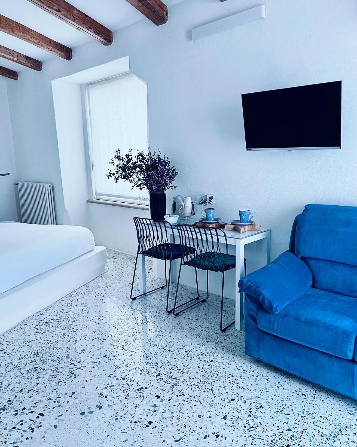אקואוויווה דלה פונטי Hydria Guest House Art Gallery מראה חיצוני תמונה